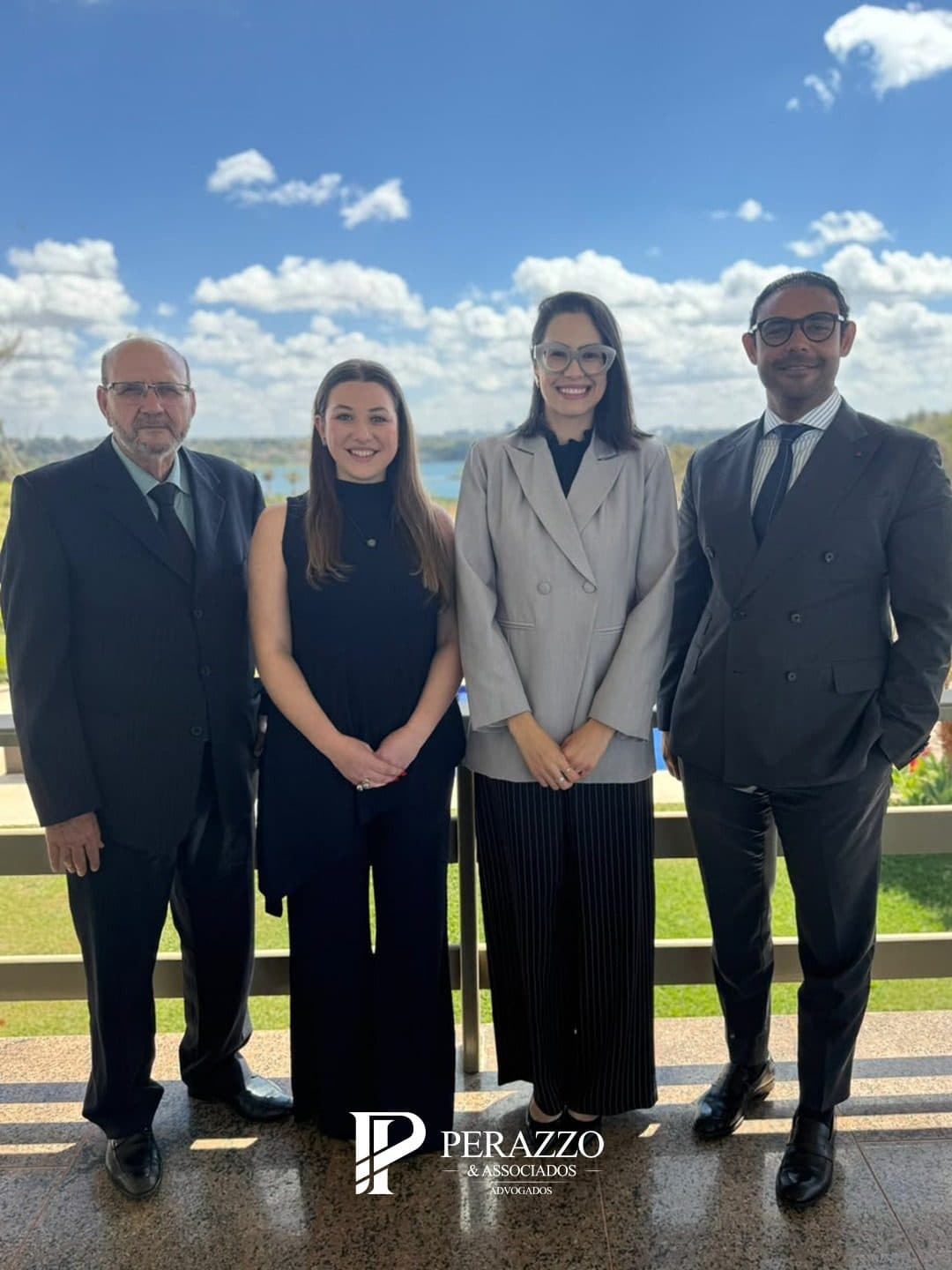 Equipe do escritório Perazzo & Associados